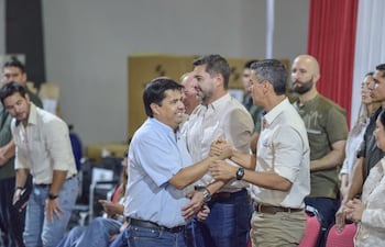 El presidente de la República, Santiago Peña, encabezó una jornada en el departamento de Itapúa, donde la Entidad Binacional Yacyretá (EBY) realizó la entrega de títulos de propiedad, aportes educativos, apoyo productivo y equipamiento comunitario.