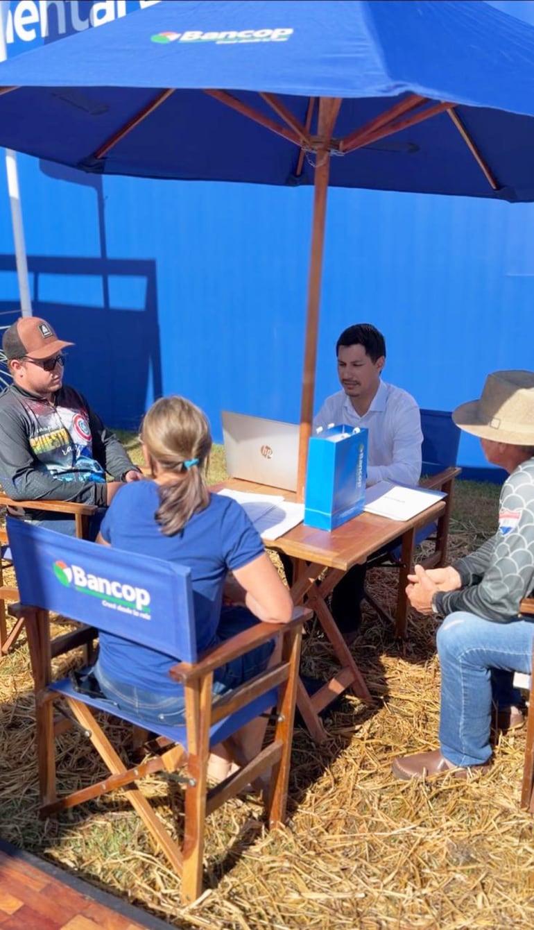 Un  equipo comercial especializado en el sector agropecuario.