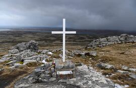 Un memorial en el monte Harriet, escena de una batalla en 1982 durante la Guerra de las Malvinas.