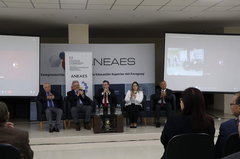 Aneaes: hasta 13% más ganan egresados de carreras acreditadas, según estudio