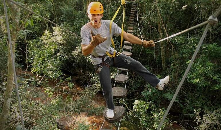 El paso por 6 puentes colgante es parte del paseo de aventura en Chacurrú.