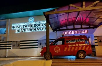 El móvil de rescate de los bomberos de Remansito, en uno de los numerosos servicios que realiza, en este caso, en el Hospital Regional de Villa Hayes.