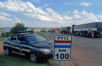 Manifestación de camioneros esta tarde en el km 100 de la ruta PY13.