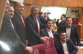 De izq. a der.: Leonardo Saiz, Sebastián Remesowski, Jorge Barresi, Héctor "Bocha" Figueredo, Benjamín Cantero, Edgar "Nito" Chávez y Néstor Castellano, todo ellos cartistas durante la sesión de hoy,