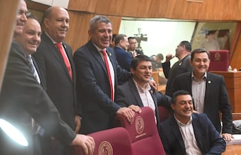 De izq. a der.: Leonardo Saiz, Sebastián Remesowski, Jorge Barresi, Héctor "Bocha" Figueredo, Benjamín Cantero, Edgar "Nito" Chávez y Néstor Castellano, todo ellos cartistas durante la sesión de hoy,