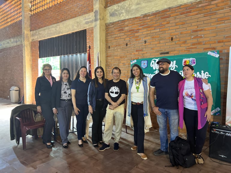 Lic. Dalila Ledesma Acosta
Lic. Maria Celia Piñanez Agüero
Mgtr. Sandra Zorrilla
Dra. Elvecia Fretez
Andrés Colmán Gutiérrez,
Laura Ferreira, David Acera y
Aura Maria Britez Cubero.