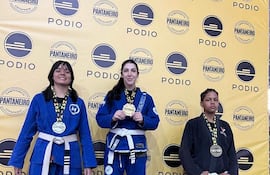 Varios luchadores paraguayos subieron a lo alto del podio.