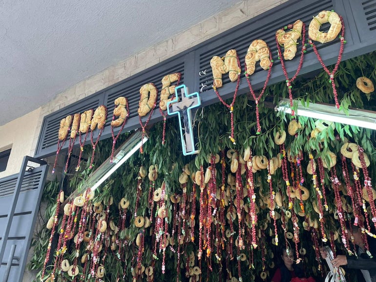Kurusu Ára en Asunción: el altar de 3.000 chipas que cumple 94 años
