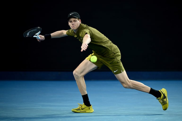 El italiano Jannik Sinner venció al crédito local James Duckworth y se metió a tercera ronda en Melbourne.