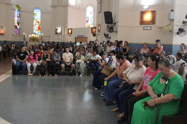 Importante concurrencia de fieles en la misa de Cuaresma.