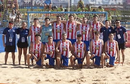 La selección masculina debutó con triunfo sobre Uruguay, luego cayó contra el campeón, Brasil.