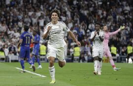 MADRID, 14/05/2026.- El delantero del Real Madrid Gonzalo García celebra su gol durante el partido de la jornada 36 de LaLiga que Real Madrid y Real Oviedo disputan este jueves en el estadio Santiago Bernabéu. EFE/Juanjo Martín