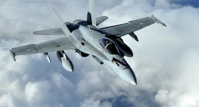 Un avión de combate F-18.