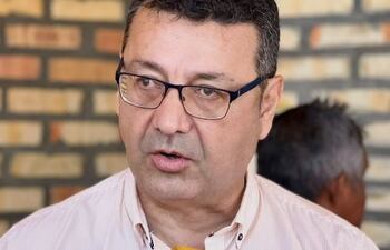 El gobernador de San Pedro Freddy D’Eclessis, cuestionó al intendente de Santaní de negarse a firmar la autorización del pedido presentado a la Municipalidad