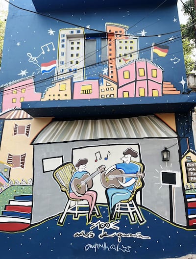 Imagen del mural "Cien años de guarania", realizado por Antonella Aranda Ávila, en el marco del Premio de Artes Visuales 2025 de la Embajada de Alemania.