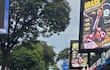 Los carteles instalados a pocos metros del Puente de la Amistad que une Ciudad del Este con Foz de Iguazú generaron un revuelo social.