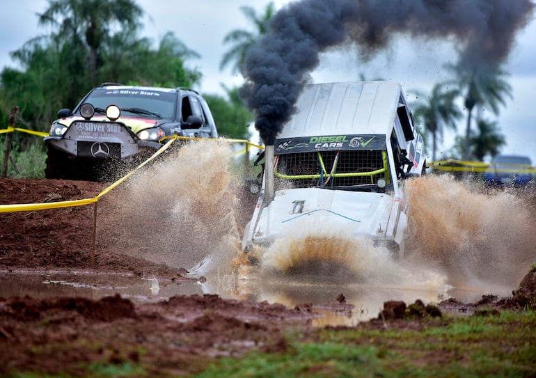 Competencia off-road en el Club Cateura 4x4 en Ybycuí.