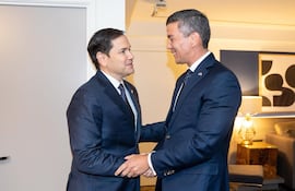 El presidente Santiago Peña se reunió con el Secretario de Estado de Estados Unidos, Marco Rubio, durante su gira por Washington.