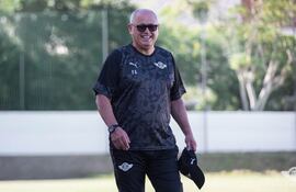 El entrenador Francisco Javier Arce Rolón (54 años), en su inicio de ciclo al frente del plantel gumarelo.