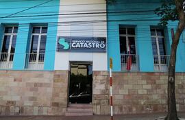 Fachada de la sede del Servicio Nacional de Catastro.