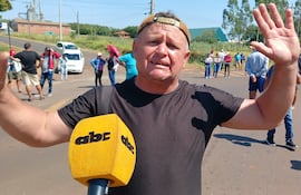 El productor Lucio Aquino, reclamando asistencia al Gobierno.