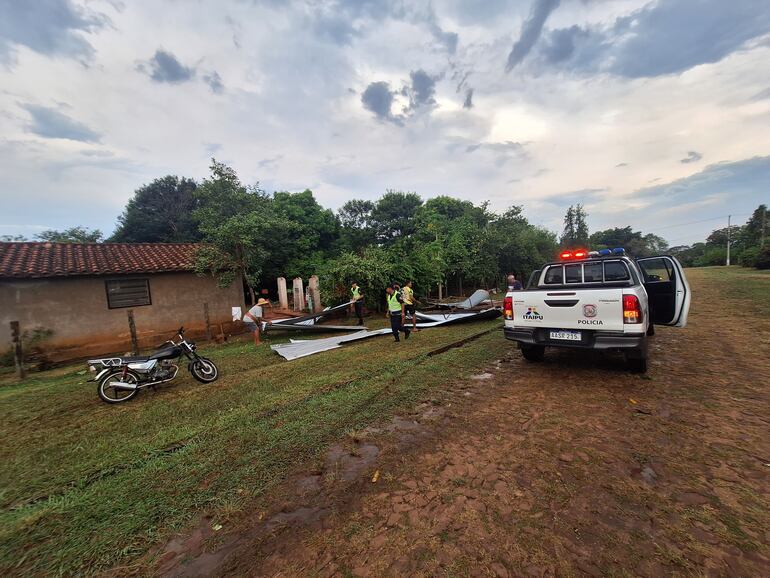 Otra de las viviendas afectadas es la de Ángel Crisóstomo Giménez, quien sufrió la destrucción de su galpón.