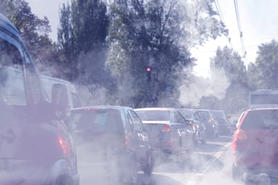 El aire contaminado y los cambios de temperatura afectan la glucemia, según estudio.