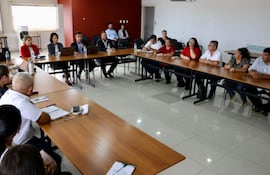 Reunión encabezada por el viceministro de Economía y Planificación, Felipe González Soley, con representantes de la Federación Nacional de Enfermería (FENAE)