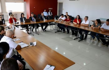 Reunión encabezada por el viceministro de Economía y Planificación, Felipe González Soley, con representantes de la Federación Nacional de Enfermería (FENAE)