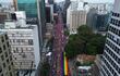 Vista aérea de la marcha del orgullo, en San Pablo, Brasil.