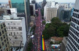 Vista aérea de la marcha del orgullo, en San Pablo, Brasil.