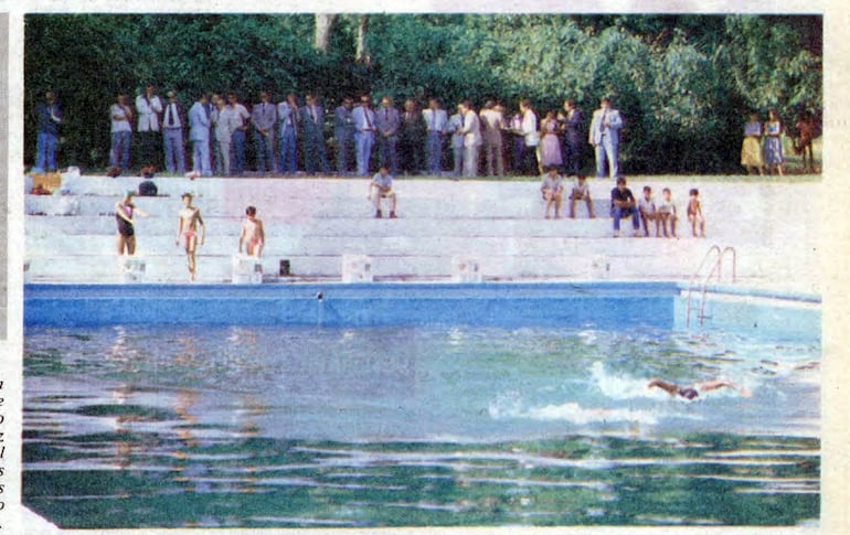 Postal de la antigua piscina olímpica del Parque Caballero.