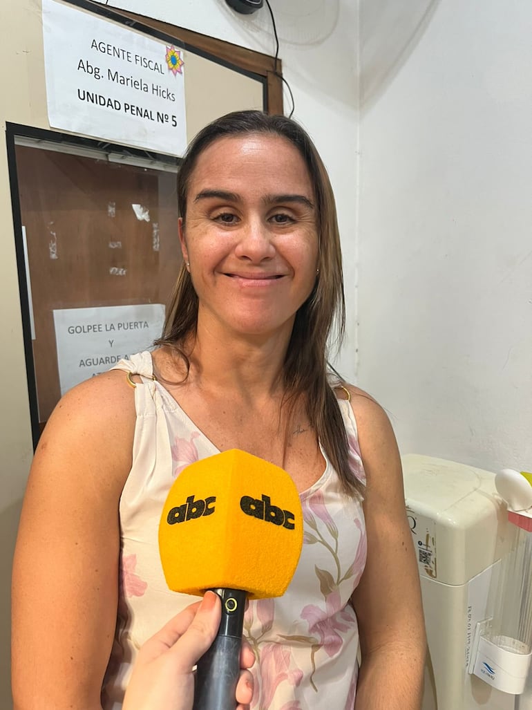 Carmen Pereira abogada de Nancy Elizabeth Franco mujer a quien le extrajeron las dos mamas en IPS Ingavi en presunta mala praxis