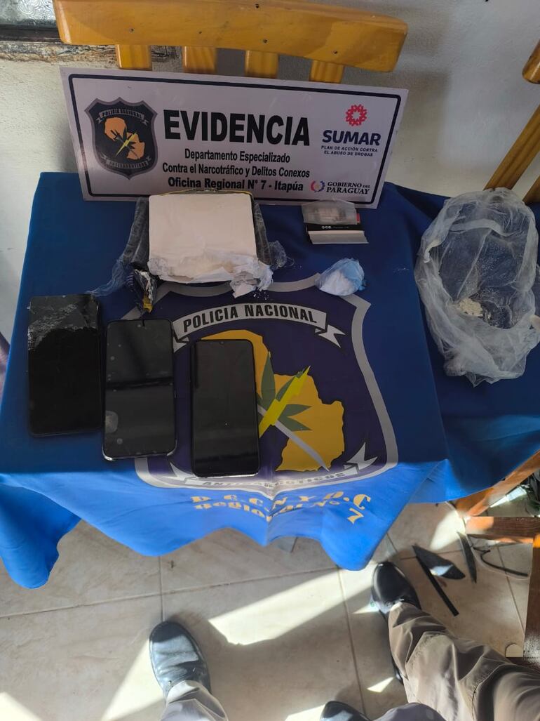 Medio pan de más de 500 gramos de cocaína fue incautado durante el operativo conjunto.