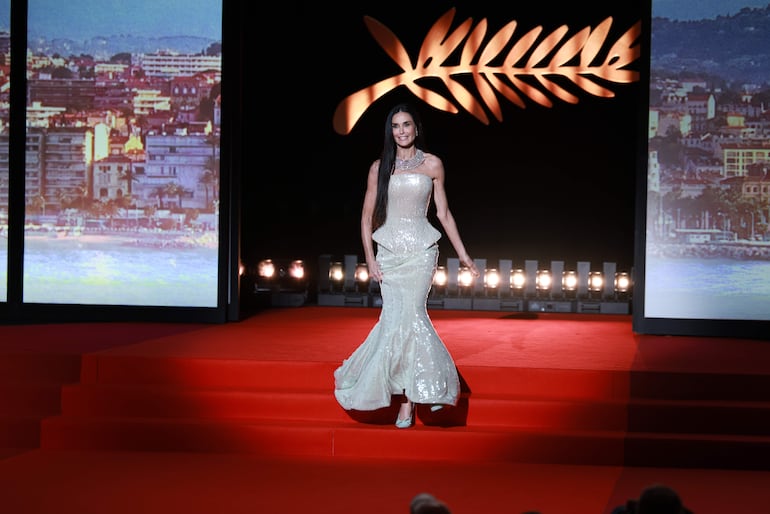 ¡Deslumbrante! Demi Moore, miembro del jurado oficial del Cannes Film Festival 2026. (EFE/EPA/CLEMENS BILAN)
