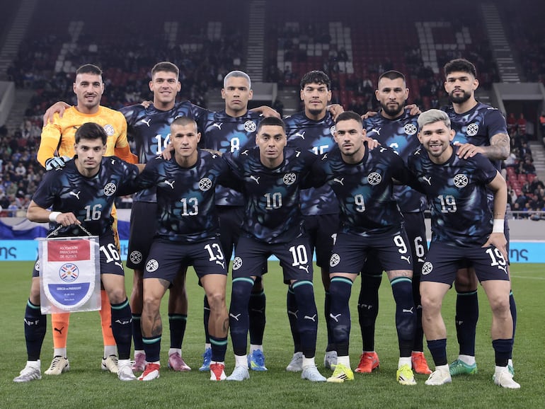 Jugadores de Paraguay posando antes de un partido.