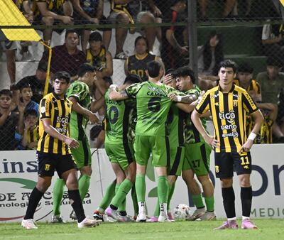 Decepción aurnegra reflejada en Derlis Rodríguez (28 años, derecha).