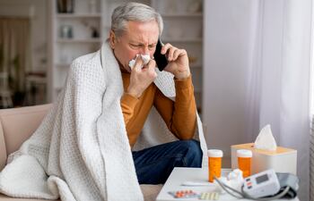 Gripe, adulto mayor, imagen ilustrativa.