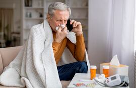 Gripe, adulto mayor, imagen ilustrativa.