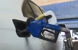 Emblemas privados insisten en aumentar el precio del combustible