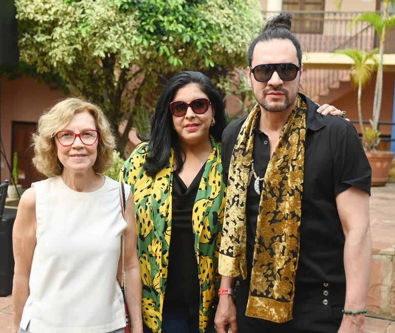 Mónica González, Silvana Domínguez y Joaquín Sánchez.