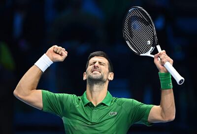 Novak Djokovic festeja después de derrotar a Stefanos Tsitsipas