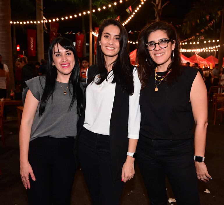Noelia Astigarraga, Sara Lezcano y Gabriela Ríos.