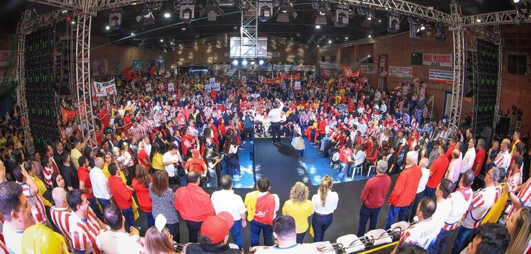 Cierre de campaña del precandidato a intendente de Asunción por la disidencia colorada unida, Arnaldo Samaniego.