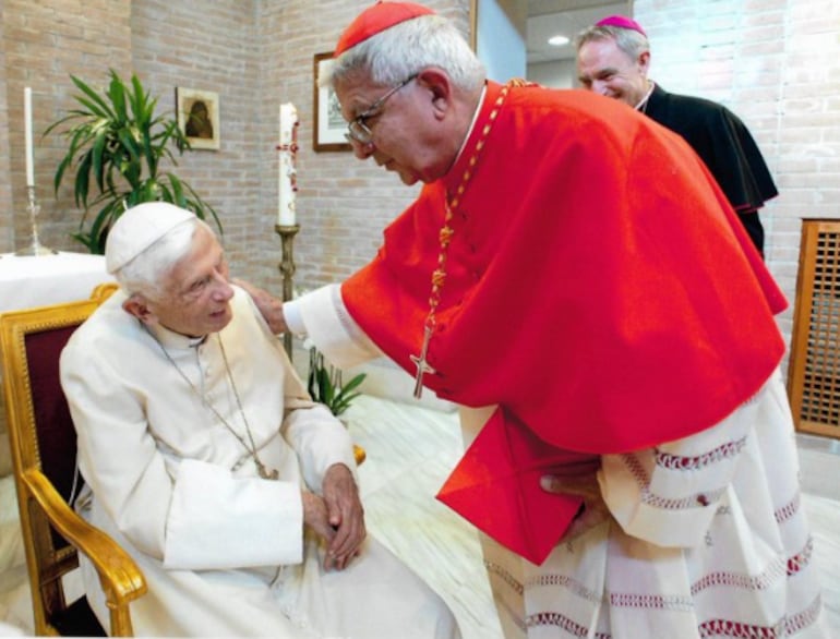 El Cardenal paraguayo, Adalberto Martínez emite un mensaje tras e fallecimiento de Benedicto XVI.