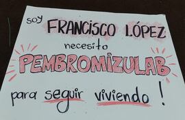 El cartel de protesta de un paciente con cáncer de Ciudad del Este, donde situación es crónica por la falta de medicamentos.