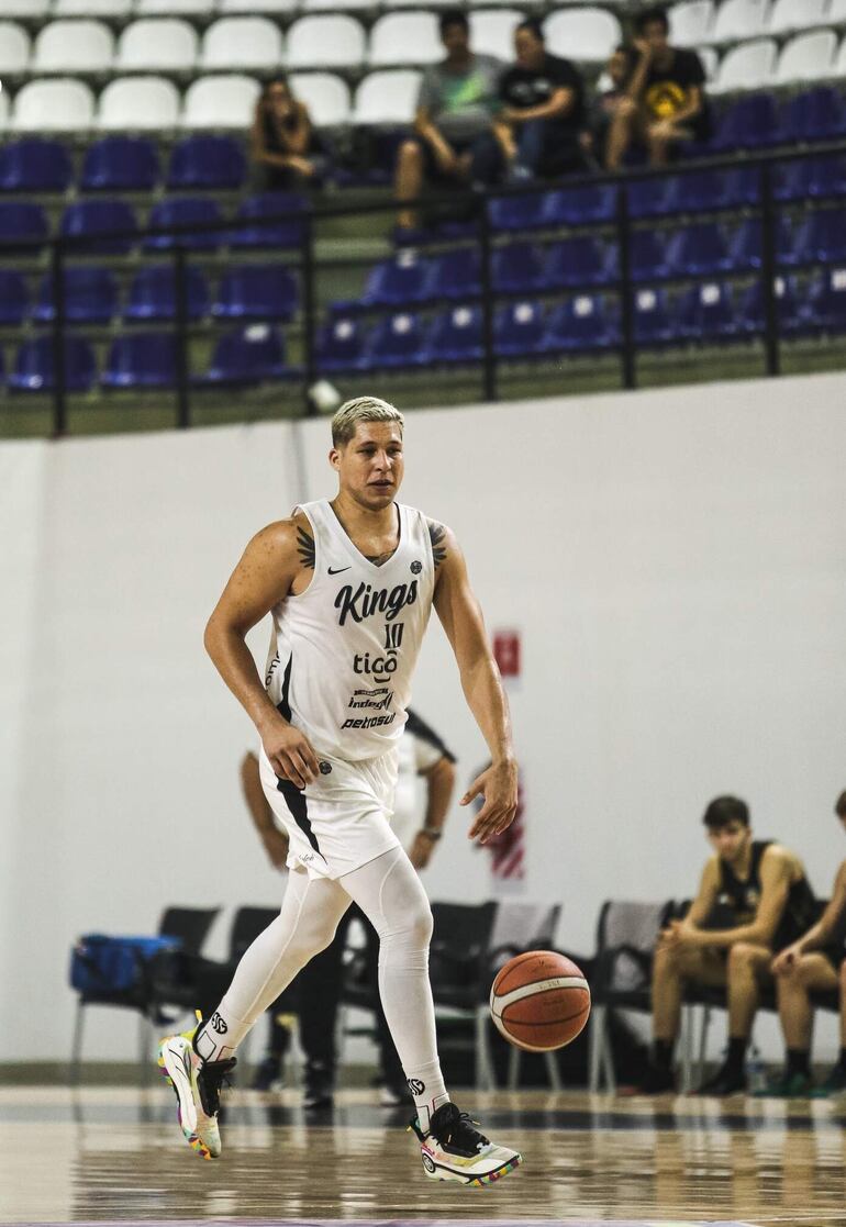 Gabriel Juniors Peralta (29 años), ala pivot de los Kings, promedia 16.6 puntos por partido.
