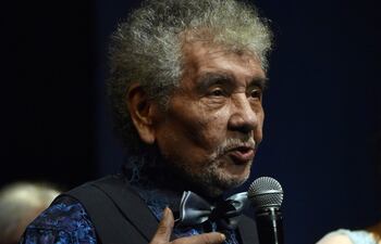 El arpista Nicolás "Nicolasito" Caballero recibió un homenaje y se despidió de los escenarios en el Festival Mundial del Arpa en el Paraguay.