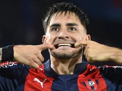 El argentino Jonatan Torres, futbolista de Cerro Porteño, celebra un gol en el partido frente a Bolívar por la primera fecha del Grupo G de la Copa Libertadores 2025 en el estadio La Nueva Olla, en Asunción, Paraguay.
