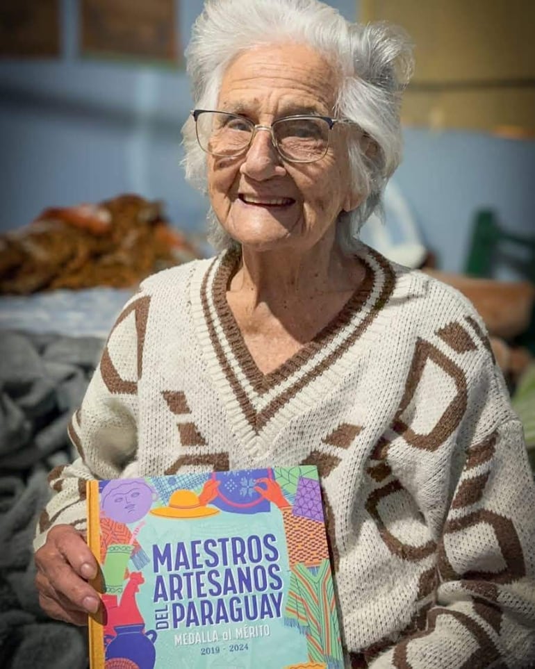 Digna López Vda. de Narvaja, maestra artesana del ao po’i, falleció a los 100 años en Yataity.